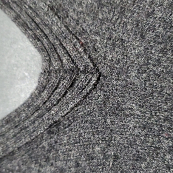 UNITED COLORS OF BENNETTON LAMBSWOOL GRAY SWEATER SIZE SMALL - Picture 6 of 7